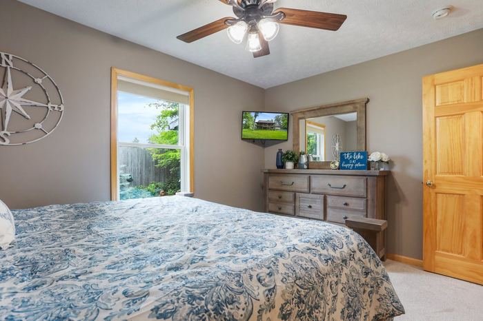1st Floor King Bedroom