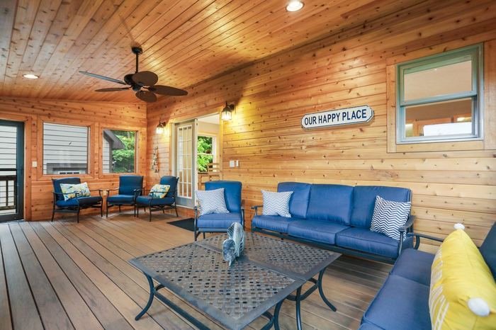 Enclosed Deck w Fireplace