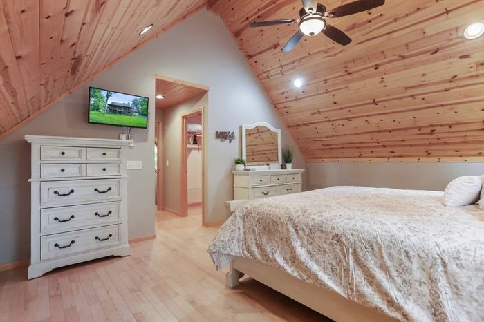 2nd Floor King Room