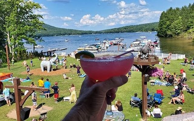 Honi Honi Bar & Uno's Lakeside