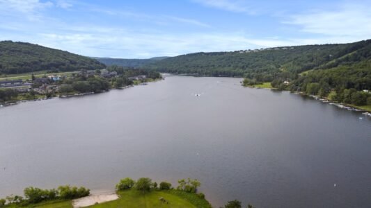 Boat Just 5 Minutes Away Boat Just 5 Minutes Away